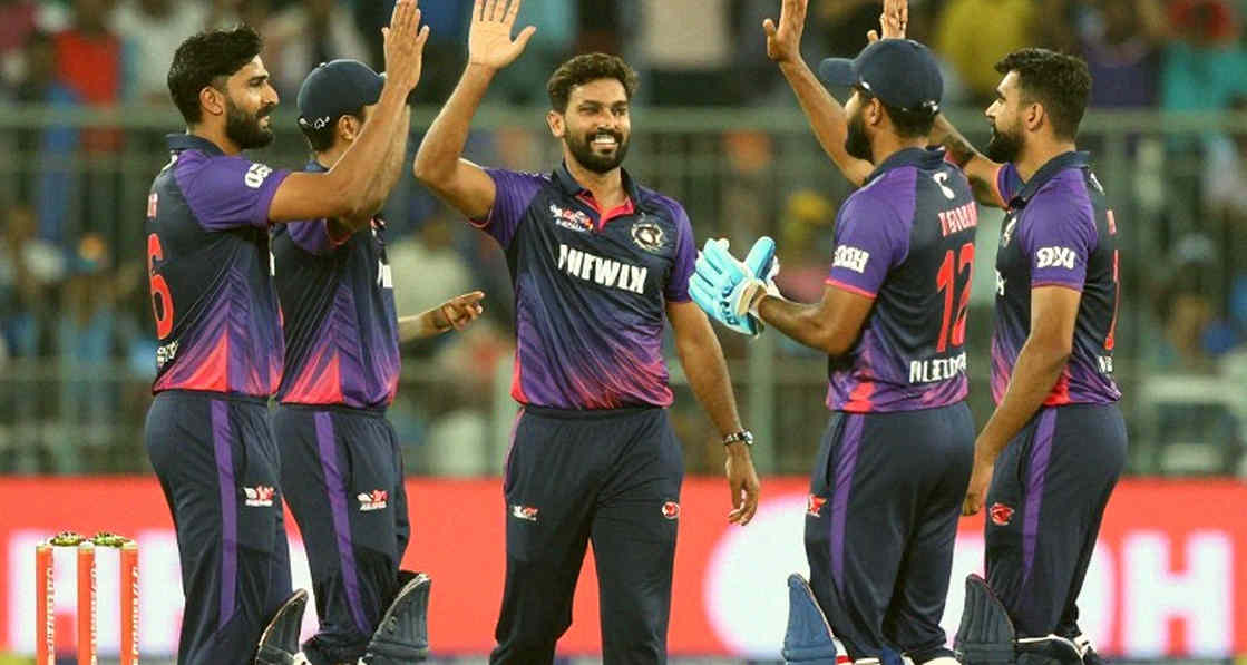১২৩ আর একটি উইকেট: নির্বাচকদের কাছে ম্যাকসুইনির বার্তা — আর যে একটি সংখ্যা চাপা পড়ে গেল