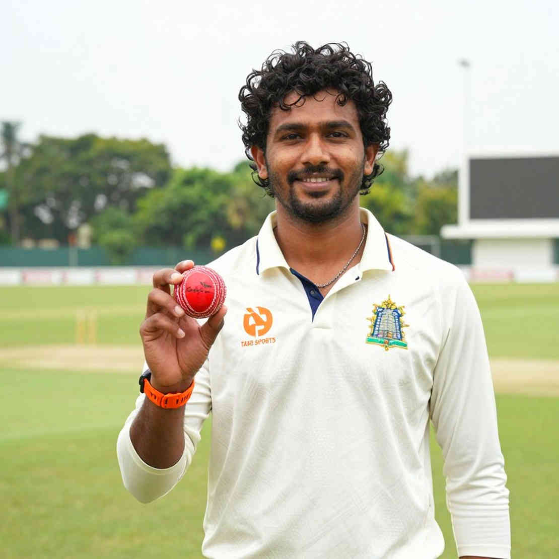 খালি ঘরগুলোর সাক্ষ্য: ক্রিকেট বিশ্লেষণ, ডেটা-শূন্যতা ও অন-চেইন যাচাইয়ের পাঠ