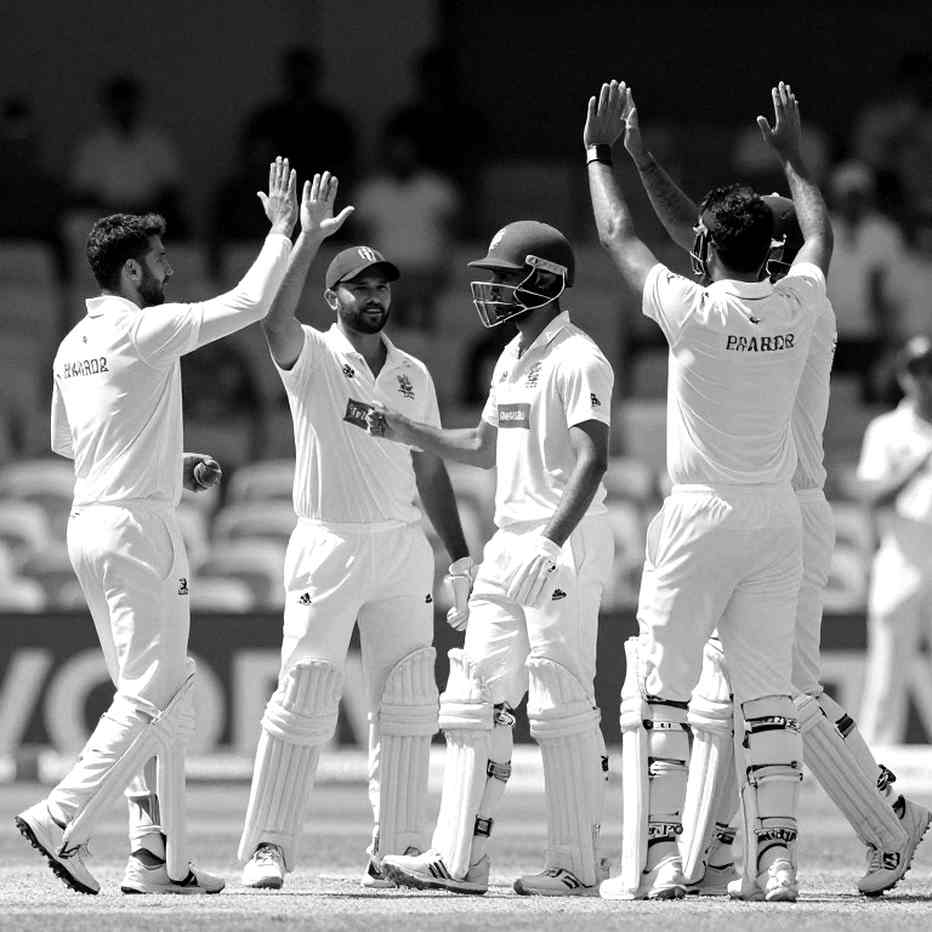 টাইমড আউট: একটি হেলমেটের ফিতা, দুই মিনিট আর ক্রিকেটকে শাসন করা অদৃশ্য ঘড়ি