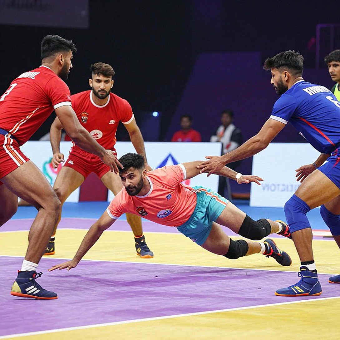 পাওয়ান সেহরাওয়াত বাদ: কমনওয়েলথ কাবাডিতে ভারতের 'বি-টিম' আসলে কী বলছে